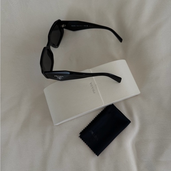 Prada Symbole sunglasses - Picture 2 of 10